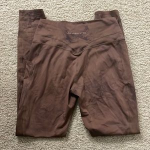 ALPHALETE Brown camo leggings